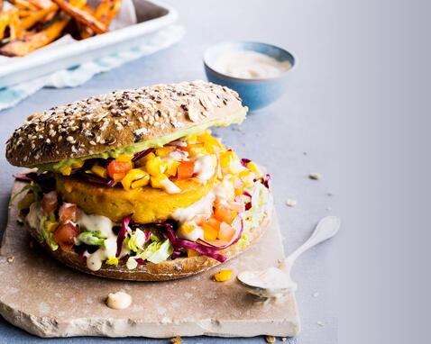 HAMBURGUESSA DE SOJA CON MONIATOS FRITOS Y MAYONESA